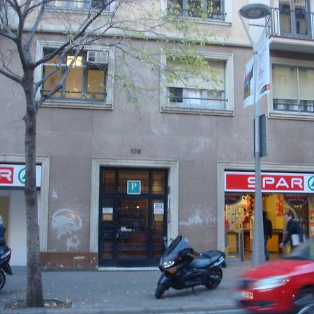 Hostal Muntaner Barcelona Luaran gambar